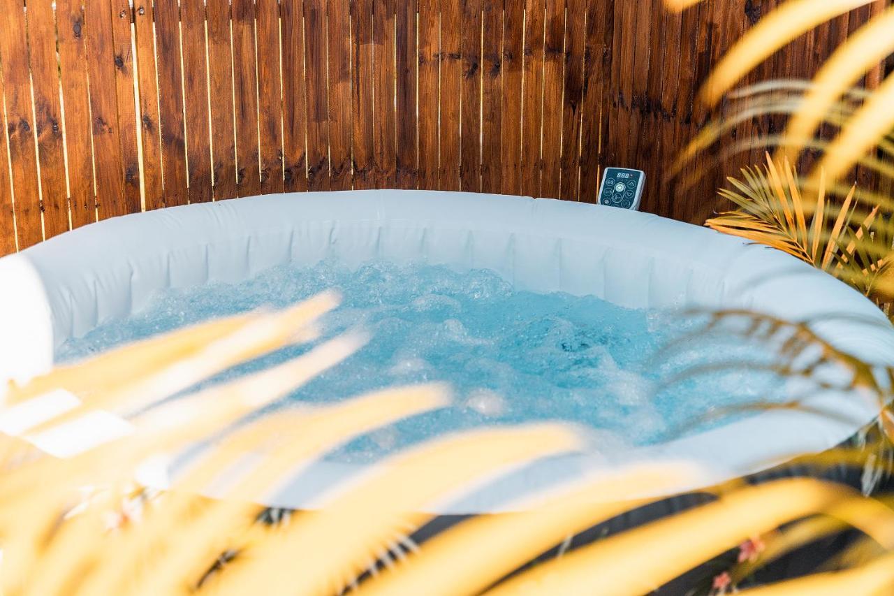 Charmant Chalet Avec Jacuzzi, L'Ile O Vert Saint-Philippe Esterno foto