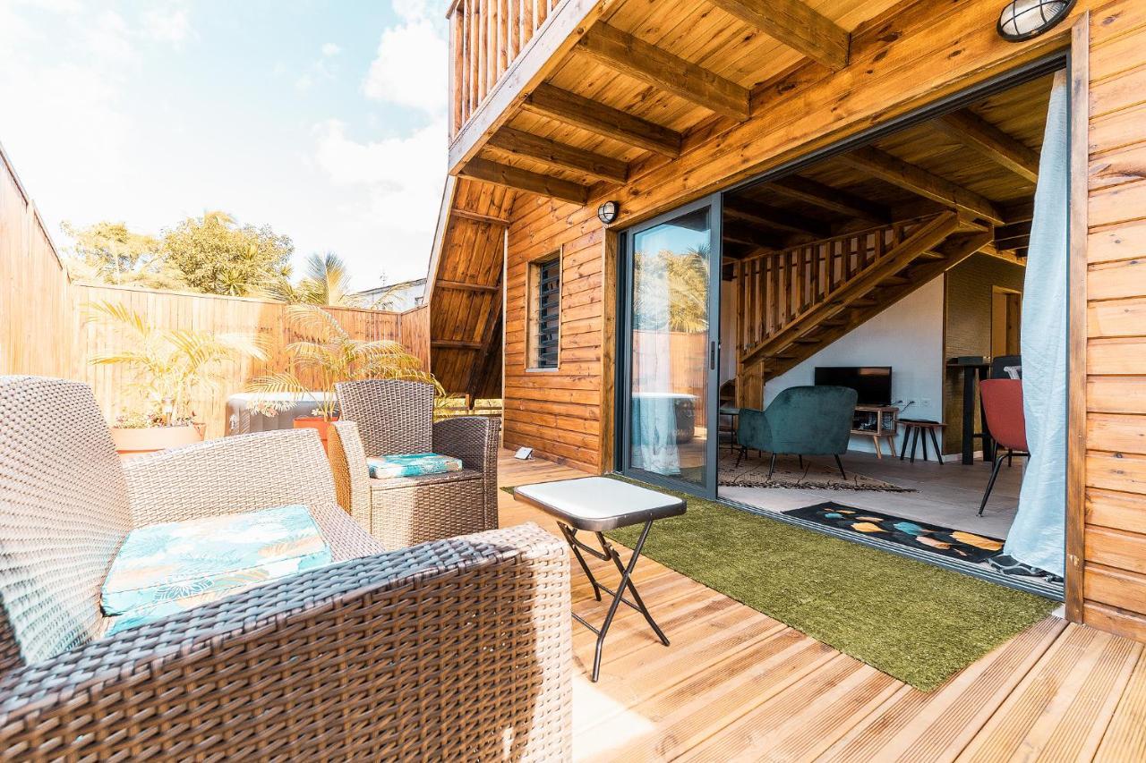 Charmant Chalet Avec Jacuzzi, L'Ile O Vert Saint-Philippe Esterno foto