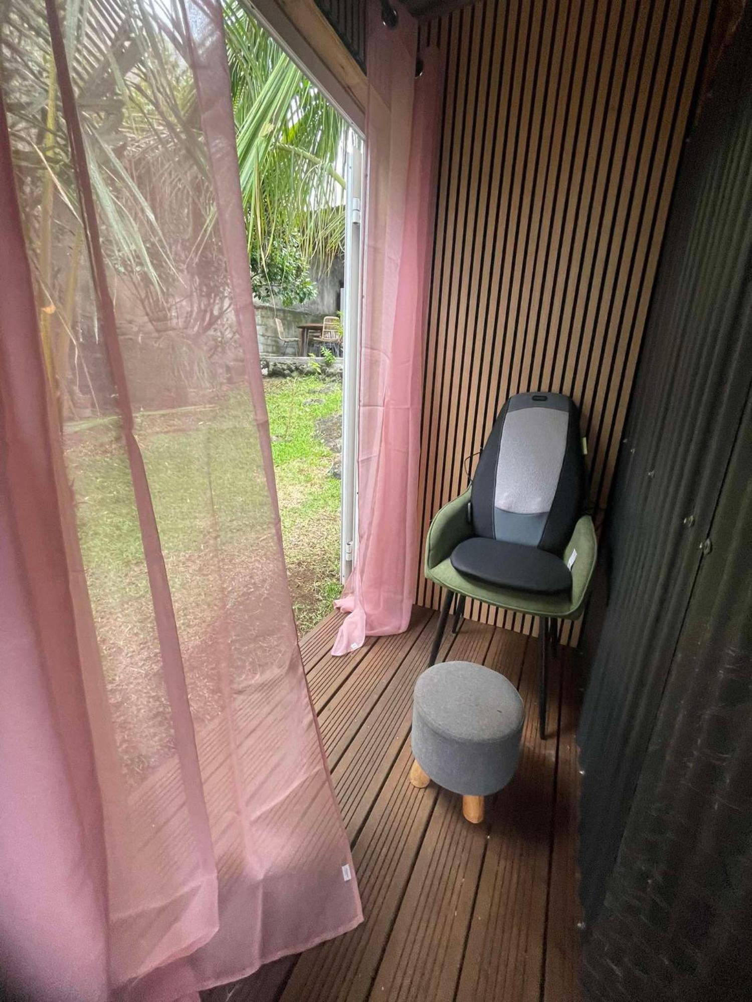 Charmant Chalet Avec Jacuzzi, L'Ile O Vert Saint-Philippe Esterno foto